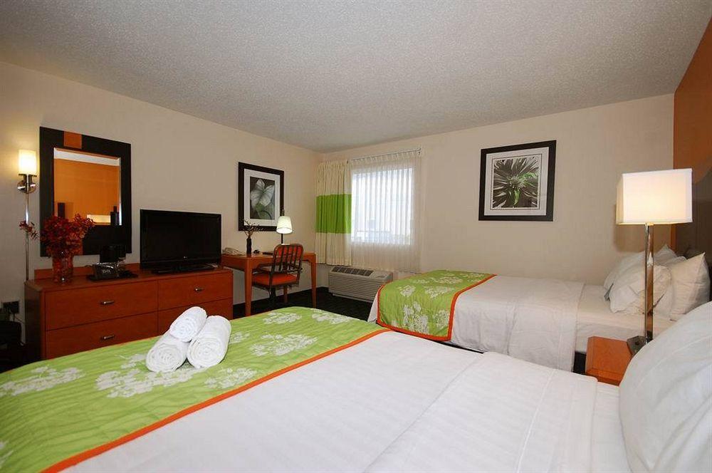 Fairfield Inn Boston Дедхэм Экстерьер фото