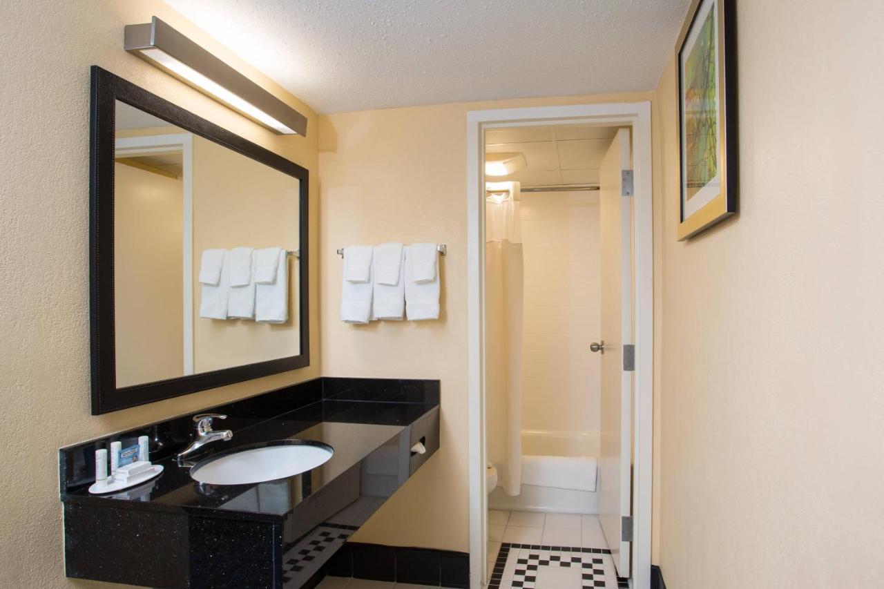 Fairfield Inn Boston Дедхэм Экстерьер фото