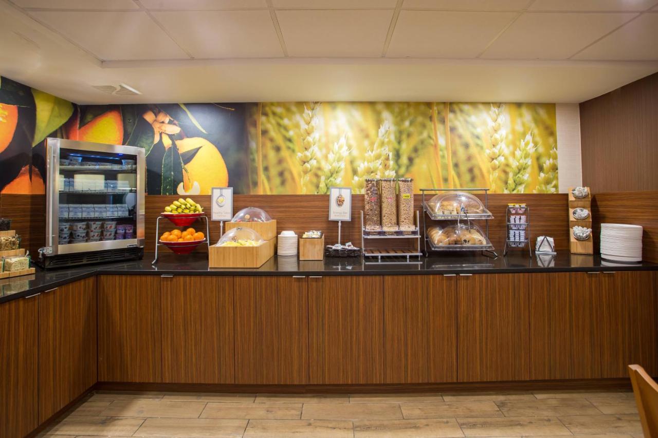 Fairfield Inn Boston Дедхэм Экстерьер фото
