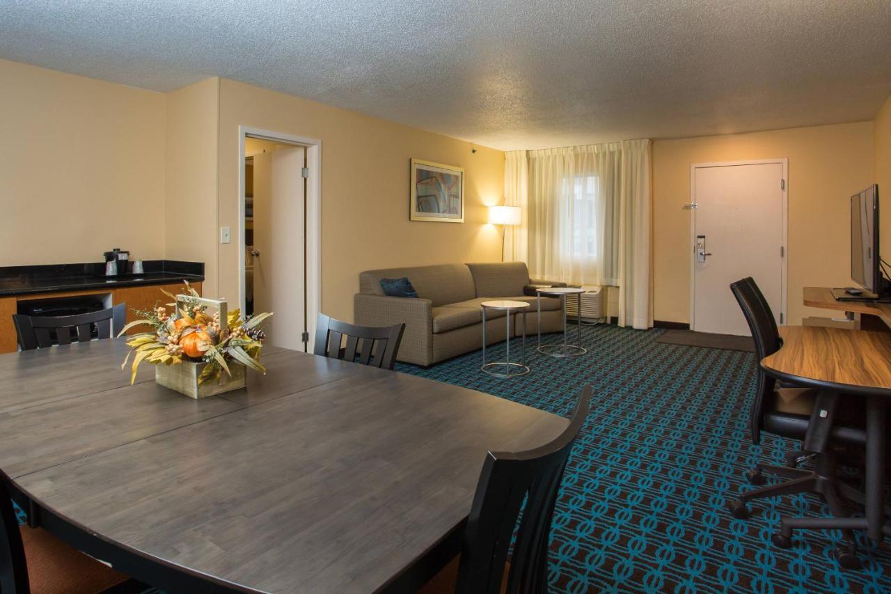 Fairfield Inn Boston Дедхэм Экстерьер фото