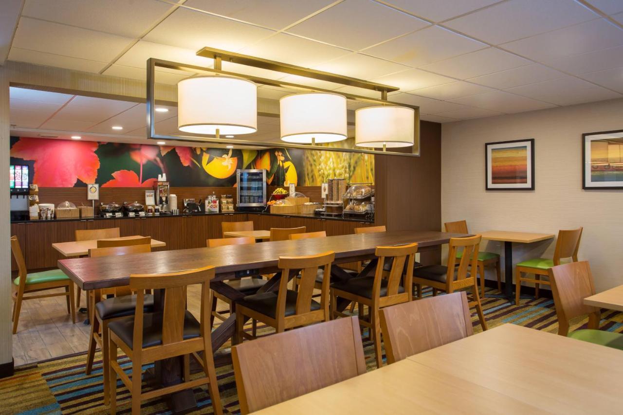 Fairfield Inn Boston Дедхэм Экстерьер фото
