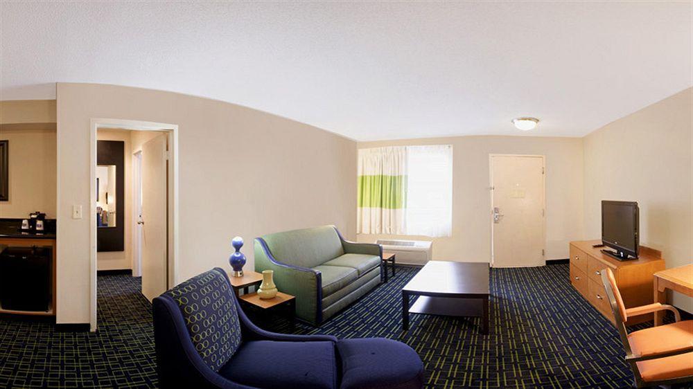 Fairfield Inn Boston Дедхэм Экстерьер фото
