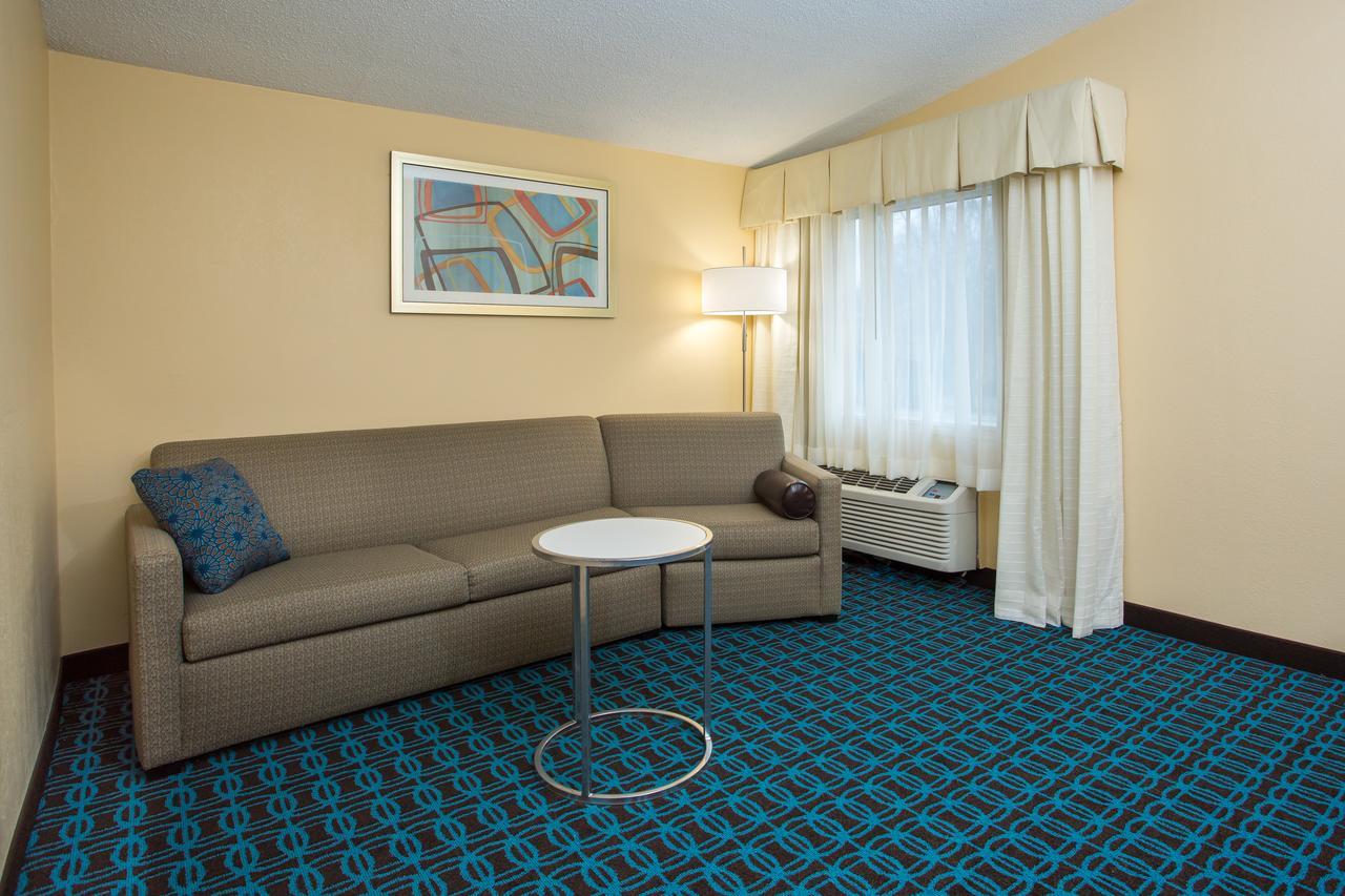 Fairfield Inn Boston Дедхэм Экстерьер фото