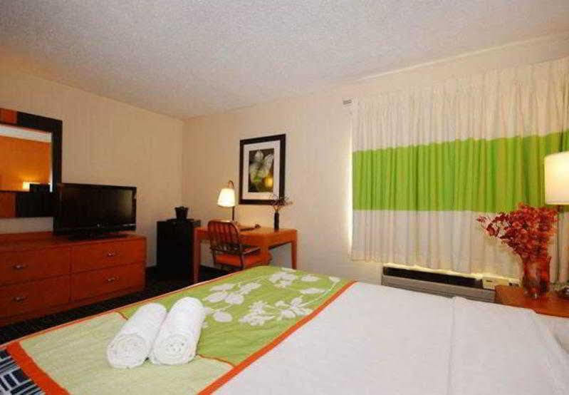 Fairfield Inn Boston Дедхэм Экстерьер фото